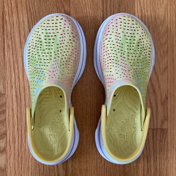 Skechers “Cali Gear Ultra Go Walk Foamies Psychedelic” Slip On Clogs - Picture 9 of 11